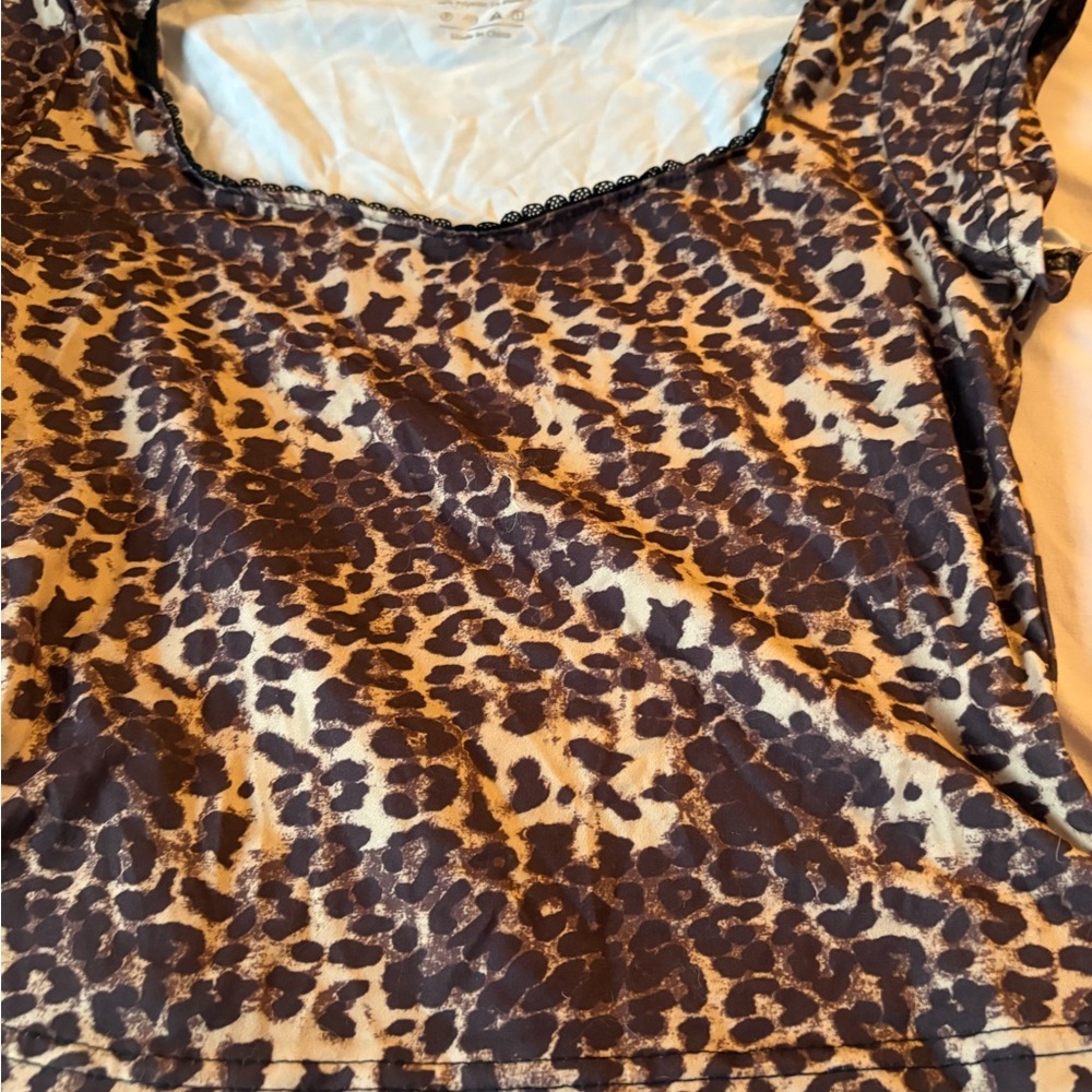 2/25$🍓⭐️ Leopard Print Top